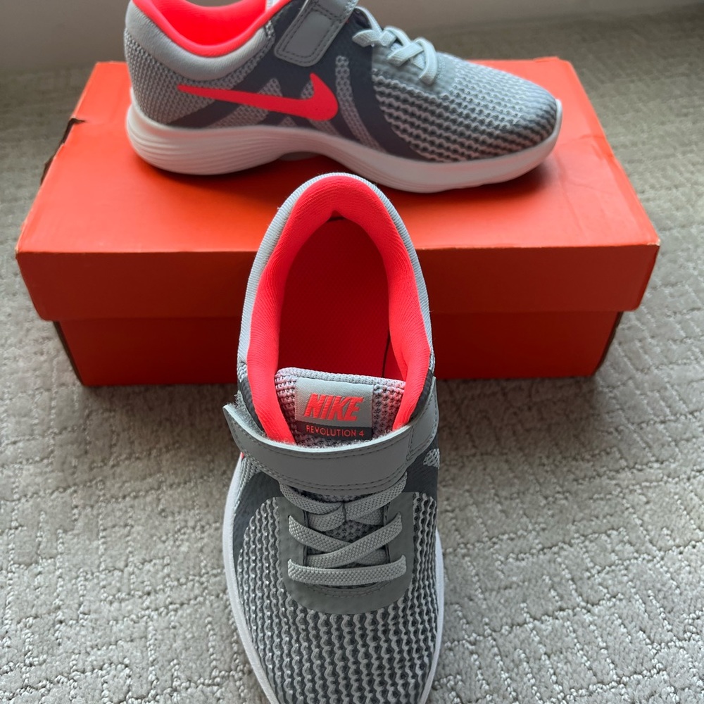 NIB Nike Girls Revolution 4 sneakers Size 1